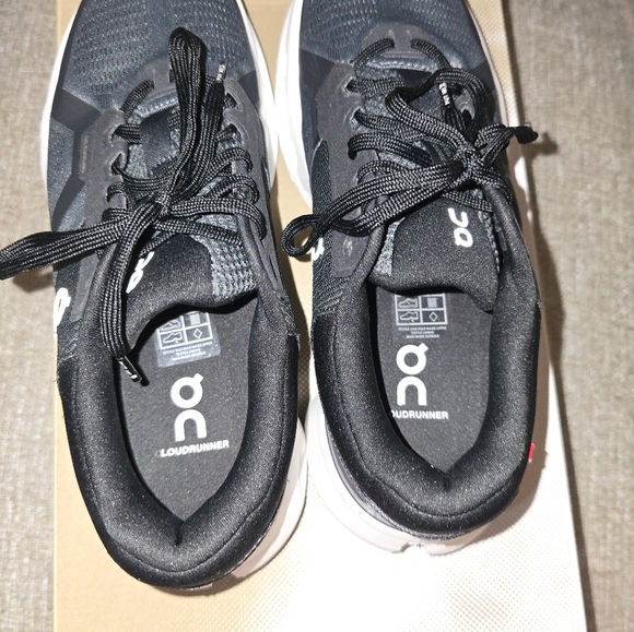 On Cloud cloudrunner 2 sz8.5W women OBO - Picture 6 of 9